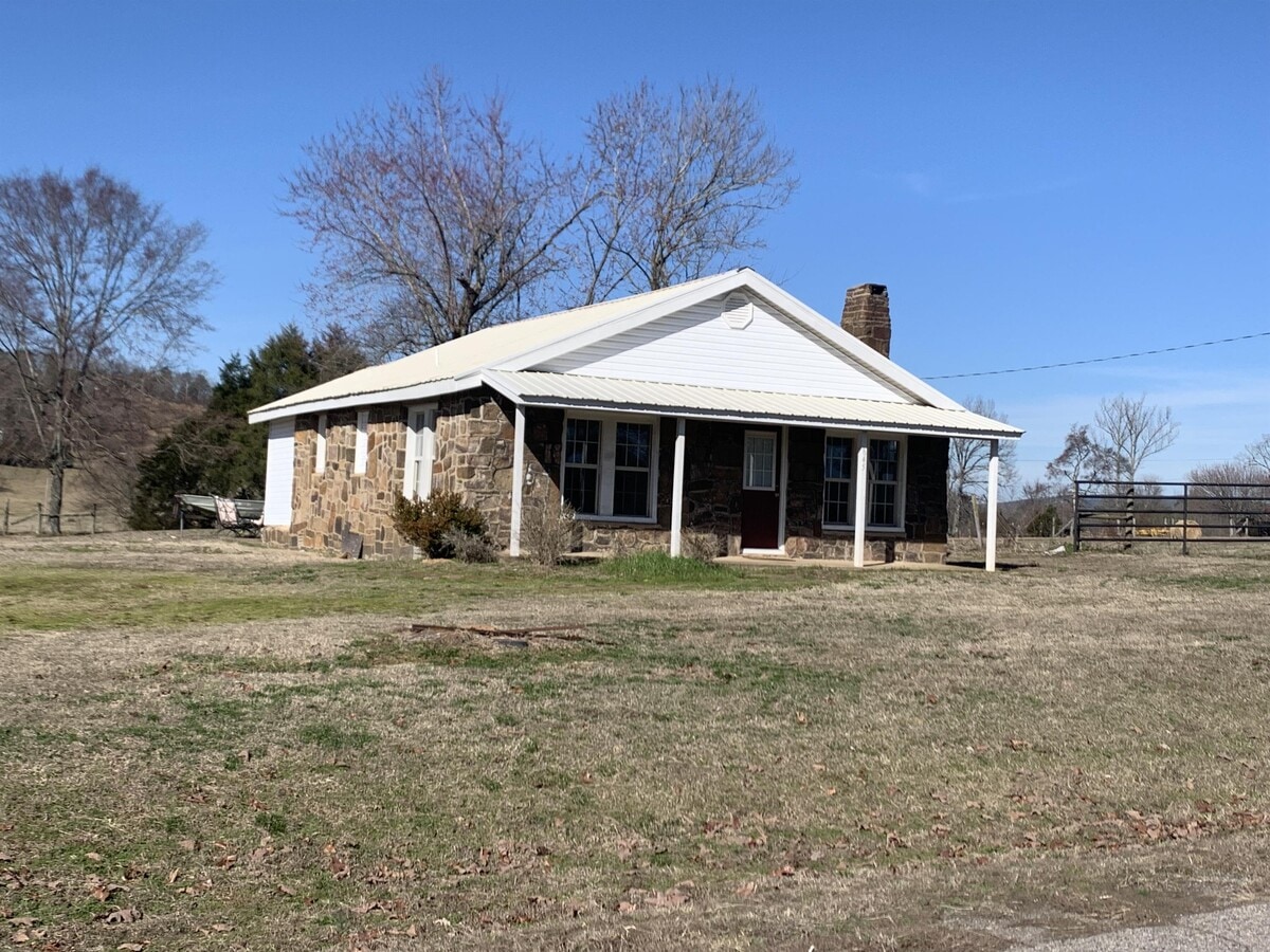 Photo - 625 Rock Hollow Rd