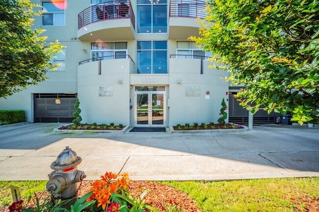 Building Photo - 3333 Darcy St Unit 2209
