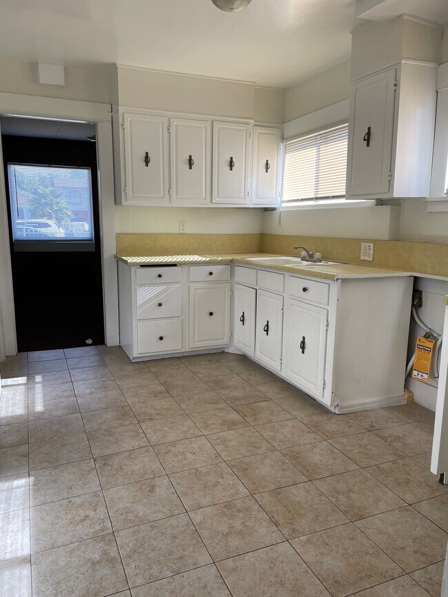 Photo - 119 W 109th Plz