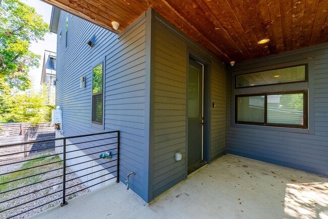 Photo - 1902 S L Davis Ave