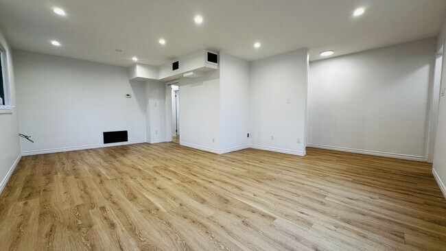 Photo - 246 Wellington St Unité A