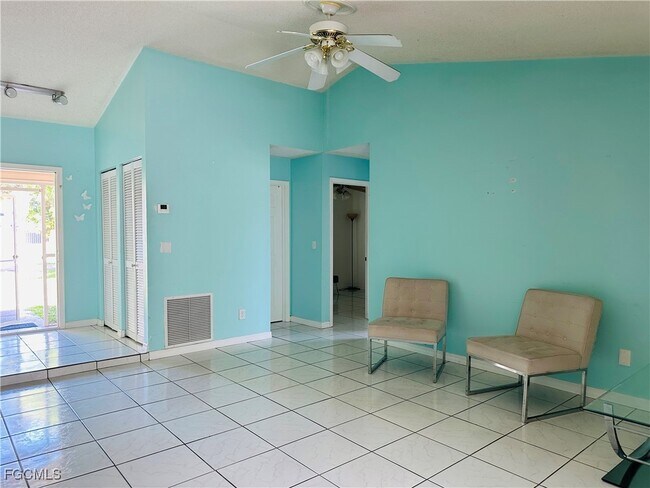 Photo - 1421 SW 9th Ct