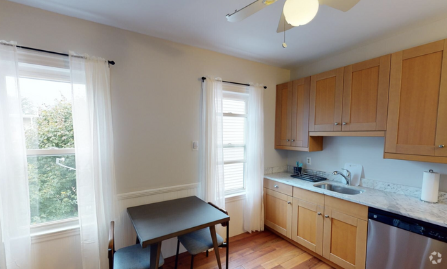 Building Photo - 26 Taft St Unit Top Floor Rental