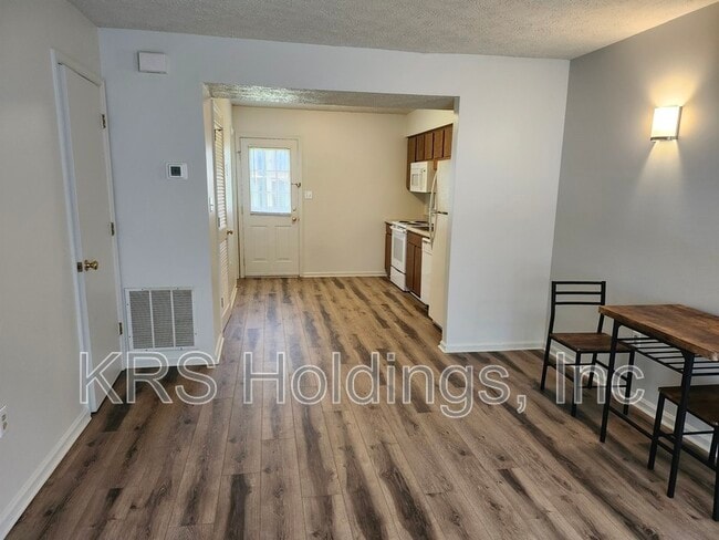 Photo - 211 S Waverley St