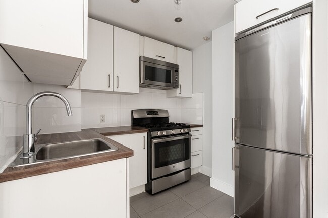 Building Photo - 160 Huron St Unit 405