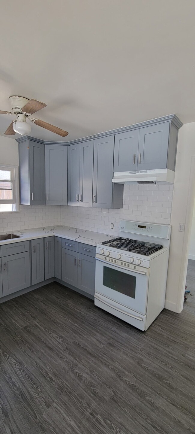 Building Photo - 610 Clay St