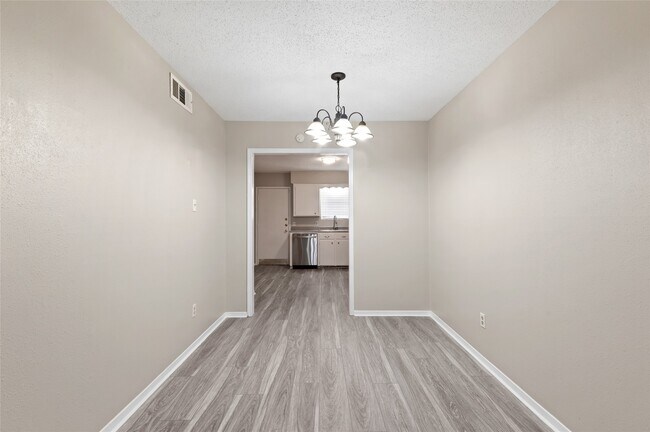 Photo - 233 W Tri Oaks Ln Unidad True