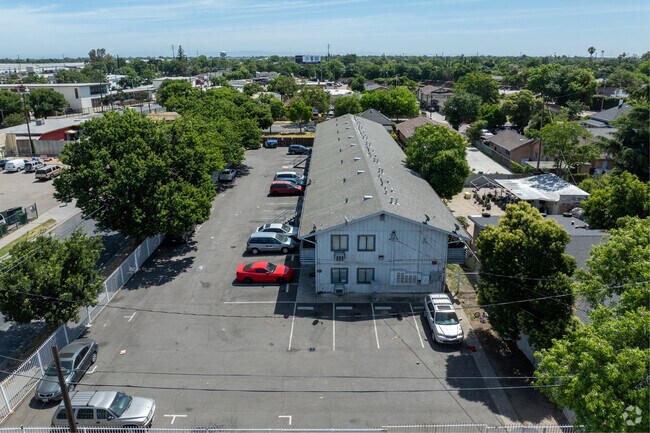 Alt Image - 1616 E Market St