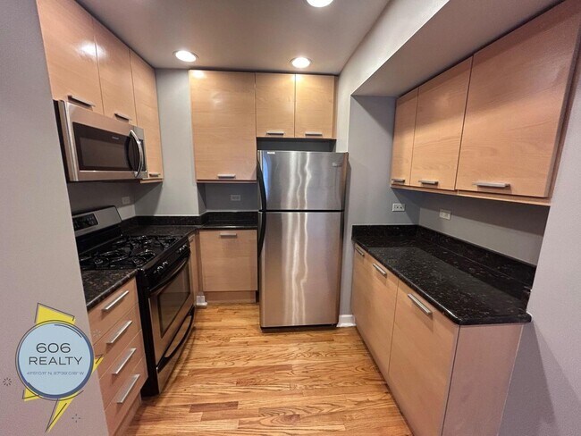 Photo - 6954 N Greenview Ave Unit 303