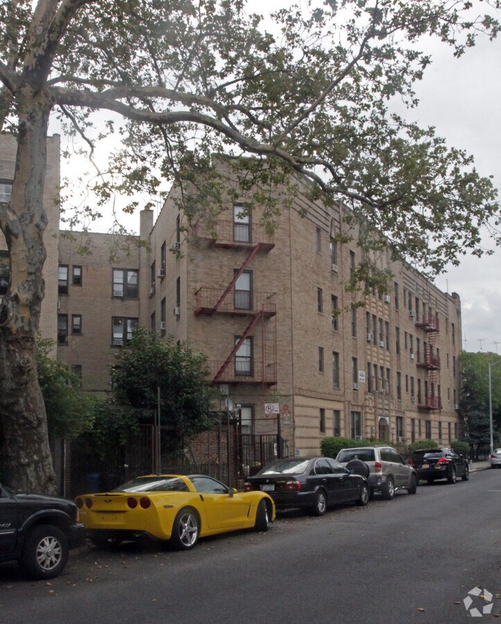 Photo - 2453 64th St