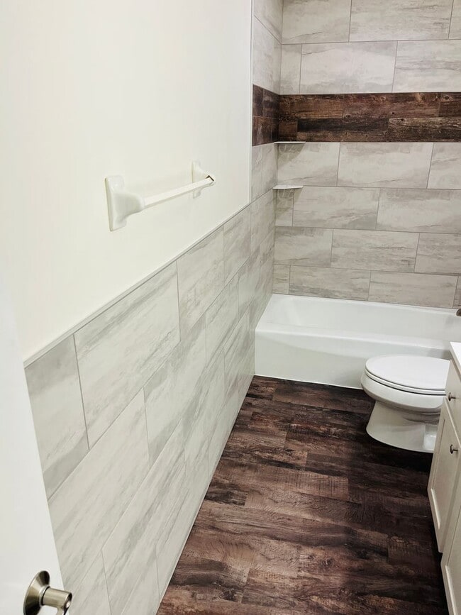 Photo - 2000/2004 Wyoming Ave Unidad 2000