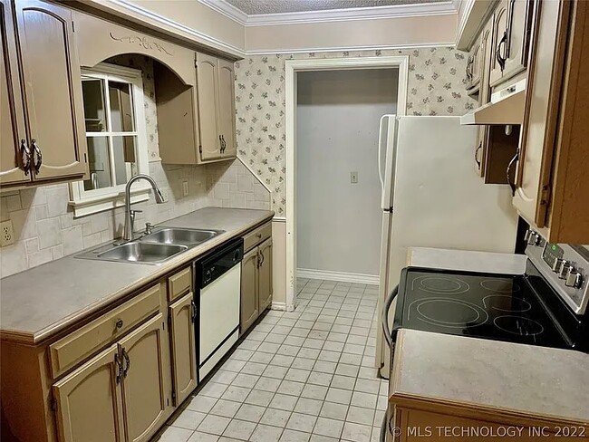 Photo - 1542 E 67th Pl
