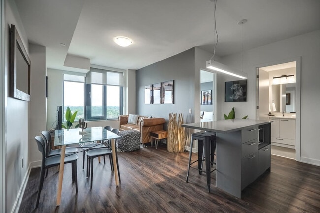 Building Photo - 6570 Glen Erin Dr