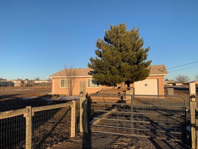 Building Photo - 4 Rainbow Rd