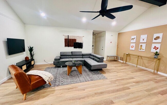 Photo - 1704 Foxfire Dr