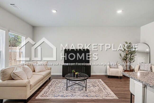 Photo - 425 Oakwood Dr NW