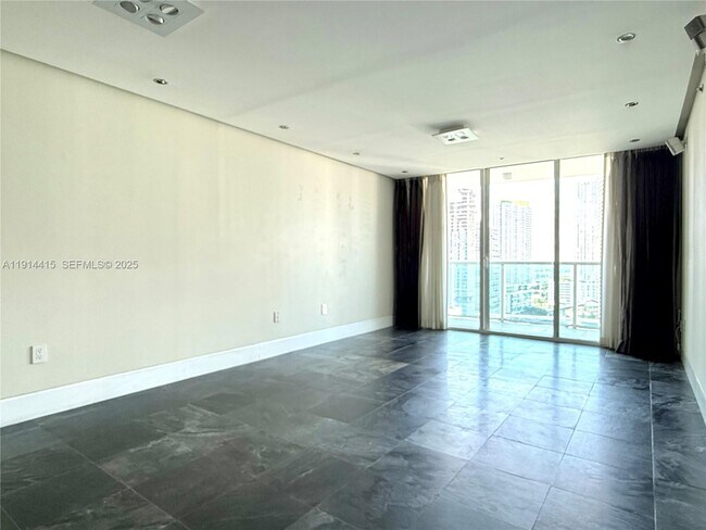 Photo - 31 SE 5th St Unidad 2609