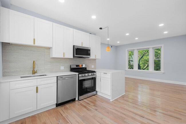 Photo - 3805 W Belle Plaine Ave