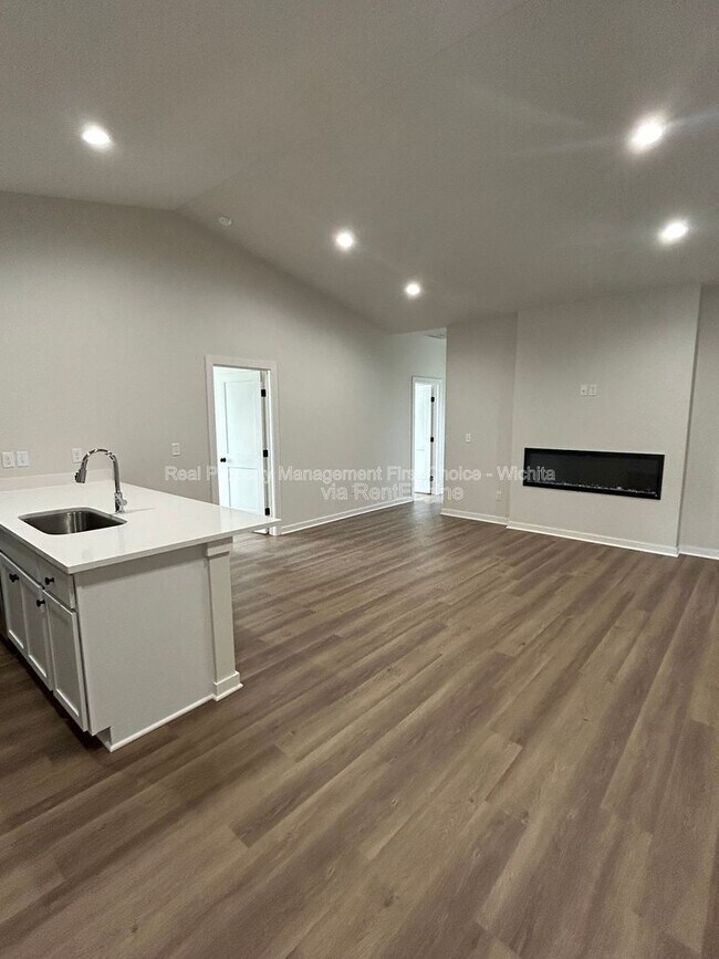Photo - 157 N Gowen St