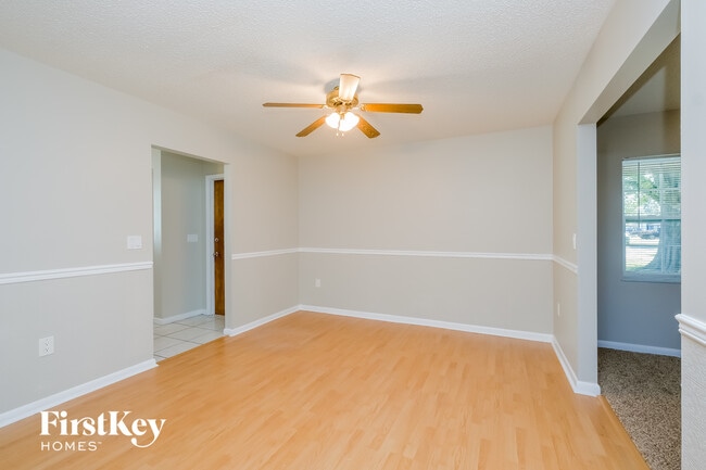 Photo - 2416 Timbercreek Loop W