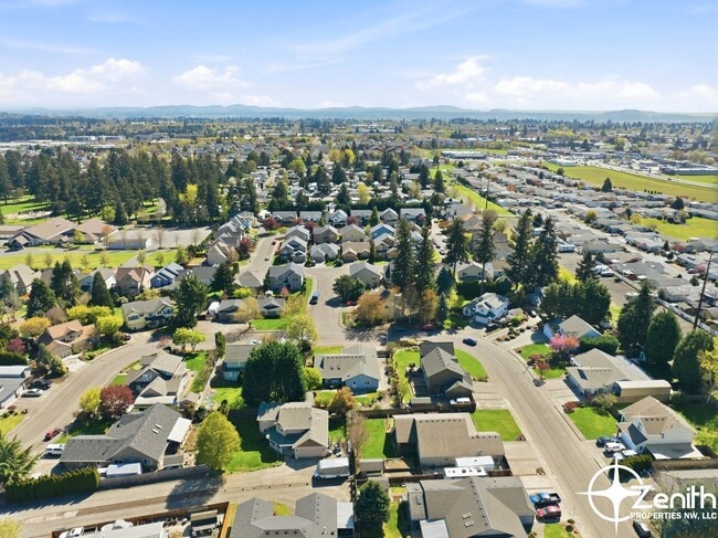 Photo - 16718 NE 7th St