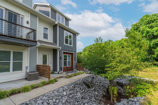 Photo - 700 James Ave
