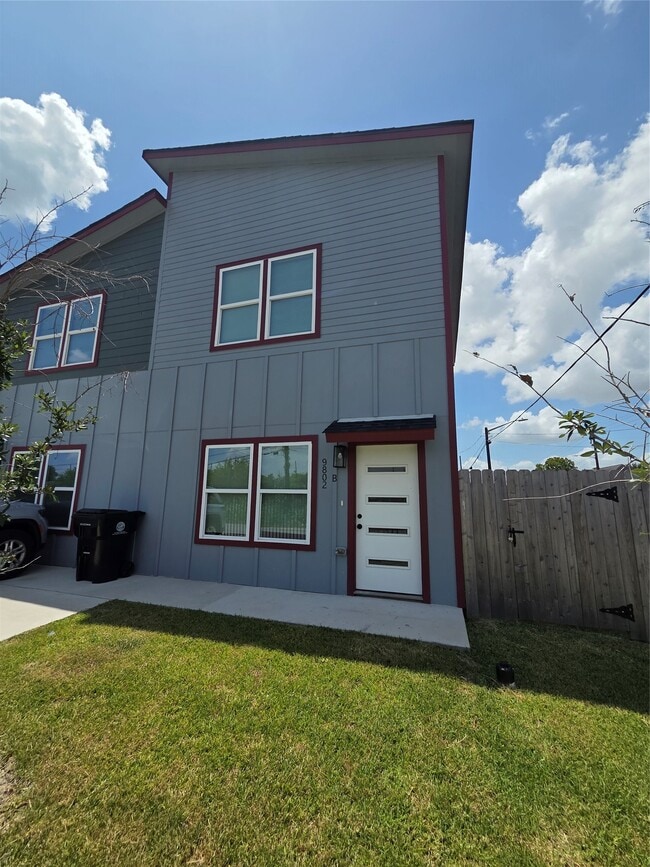 Photo - 9806 Fillmore St Unit B