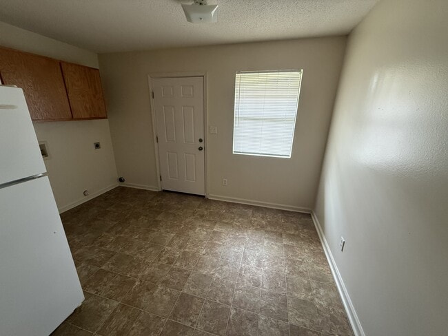 Photo - 100 A Ruth Cove