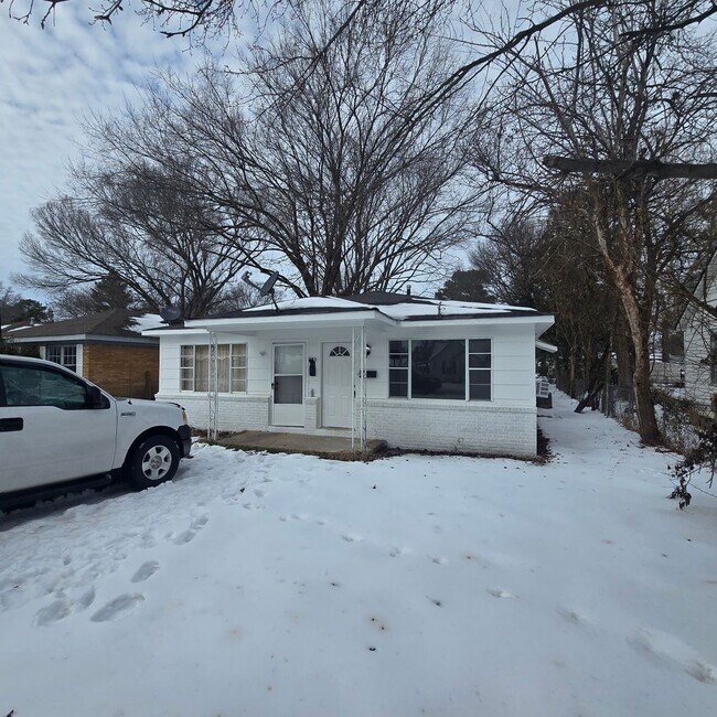 Photo - 701 McLain St Unit Apt B