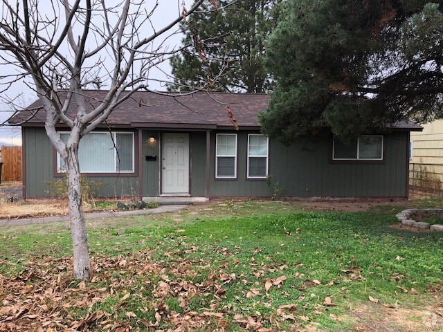 Building Photo - Lovely 3 Bed 1 Bath Home