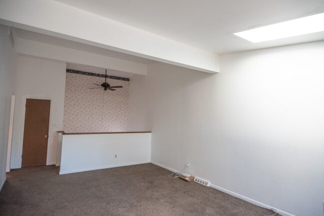 Photo - 9 Paramount Pkwy