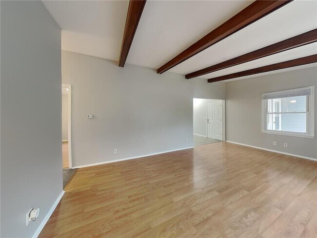 Photo - 2272 Hazel St N