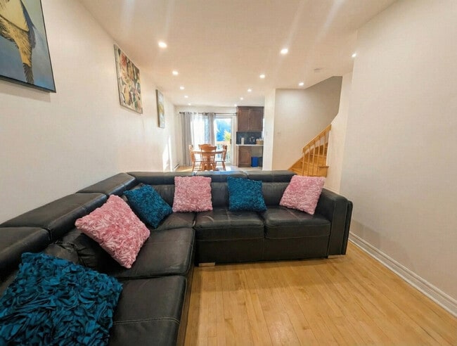 Building Photo - 4595 Rue L'Écuyer