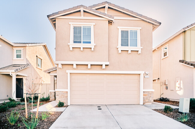 Photo - 2129 Shady Tree Cir House