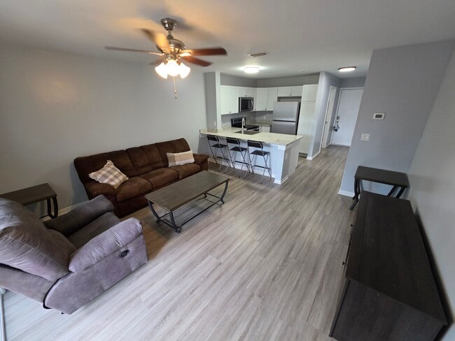 livingroom - 1330 Hunters Rd Unit G