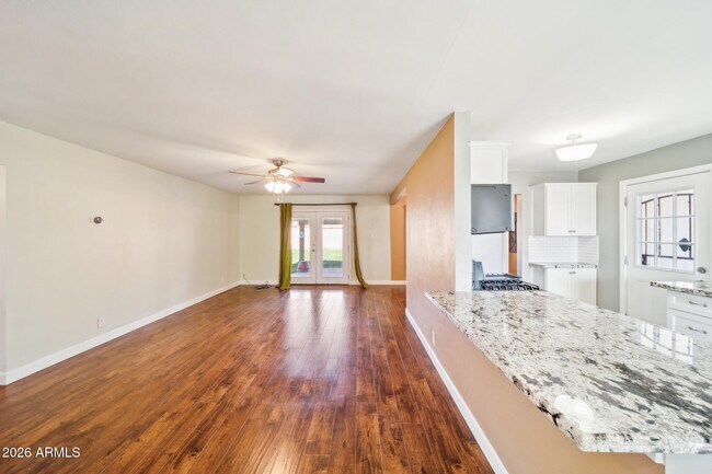 Photo - 2320 W Whitton Ave