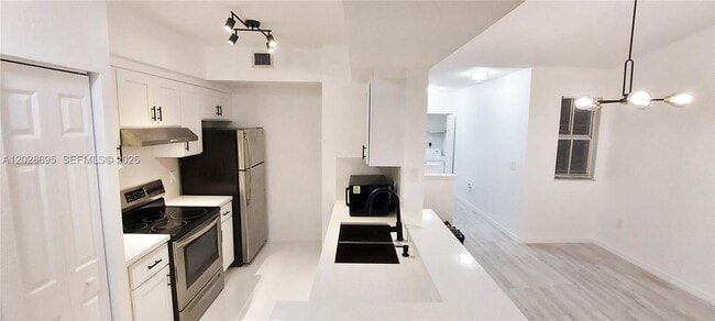 Building Photo - 2501 Centergate Dr Unit 203