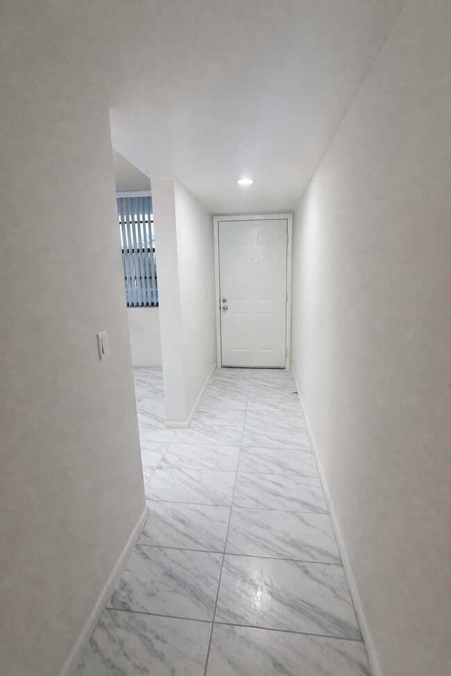 Photo - 3826 Whitehall Dr Unidad 305