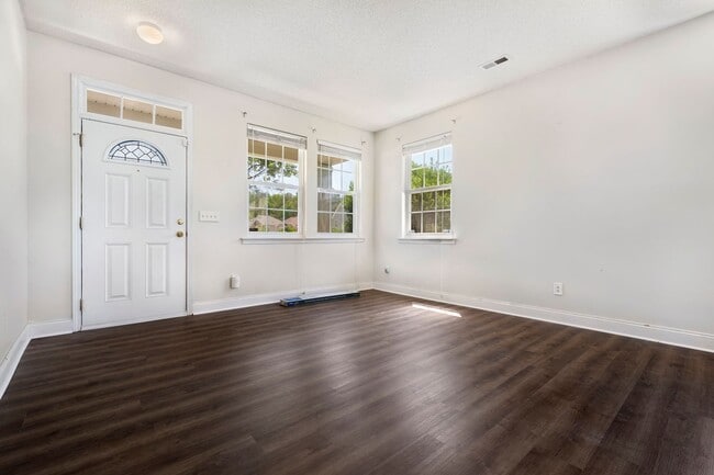 Photo - 4BR/2.5BA Charming Colonial Home