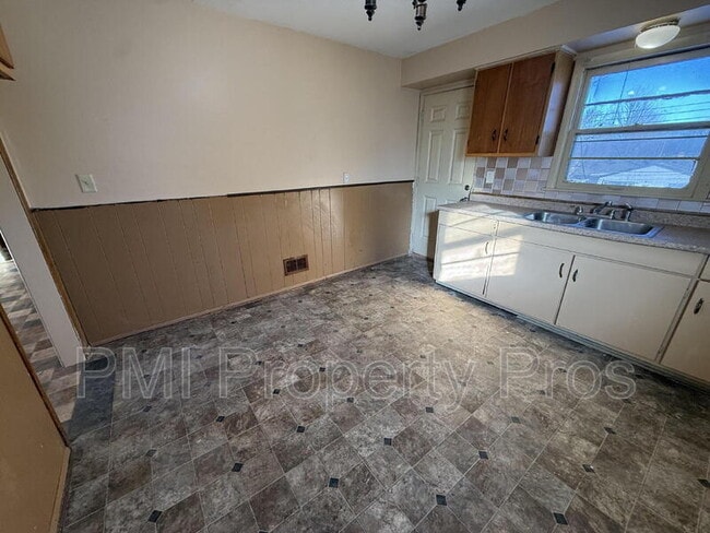 Photo - 5140 N 84th St