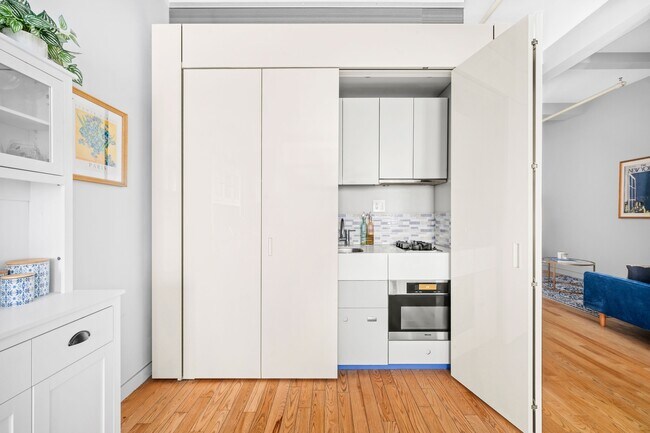 Photo - 16-20 W 19th St