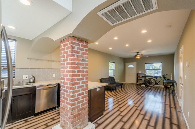 Photo - 4363 4th Ave Unidad lower