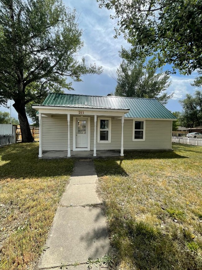 Photo - 211 W Elm Ave