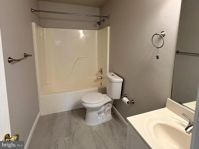 Building Photo - 129 Brookland Terrace Unit 8 Rental