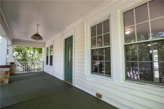 99 Moreland Ave SE
