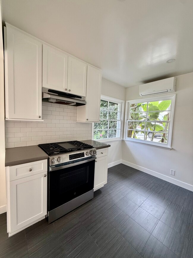 Foto 4 - 3563 Keystone Ave