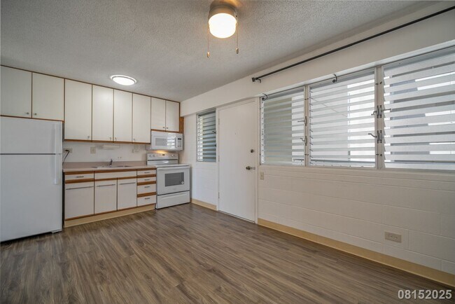 Photo - $2200 /1 Bed / 1 Bath /  1 Parking in Keea... Unit 404