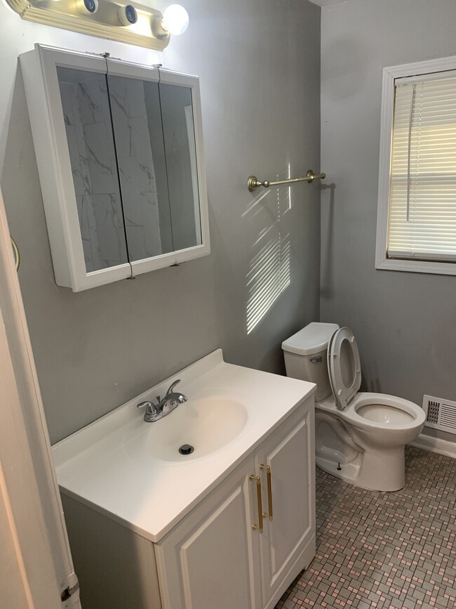 Photo - 5623 Sprague St