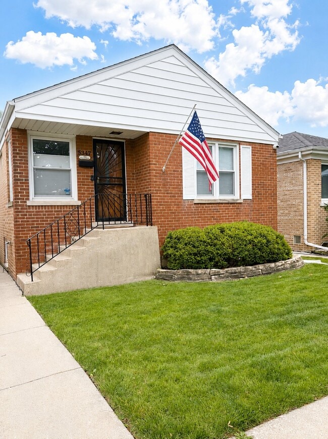 Photo - 5347 N Mont Clare Ave
