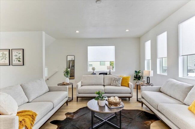 Building Photo - 1055 W 550 S Rental